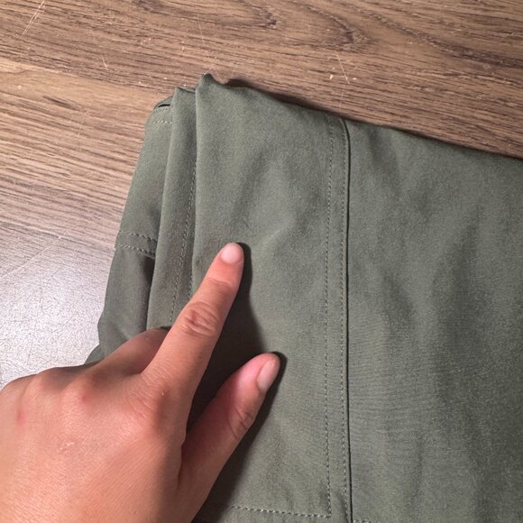 Abercrombie and Fitch Traveler Shorts with Cargo Pockets in Army Green XL - Picture 11 of 12